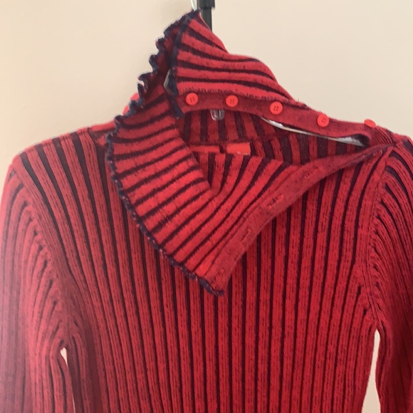 Cool sweater can be off shoulder or cowl neck - Picture 2 of 3